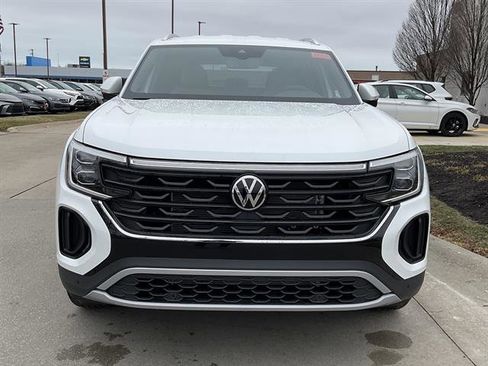 New 2026 Volkswagen Atlas Cross Sport SE image 2