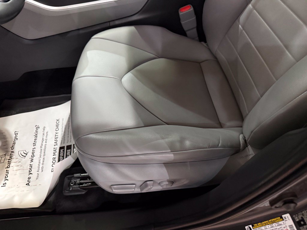 Used 2022 Toyota Highlander XLE AWD/4WD image 12