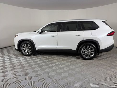Used 2024 Toyota Grand Highlander AWD image 4