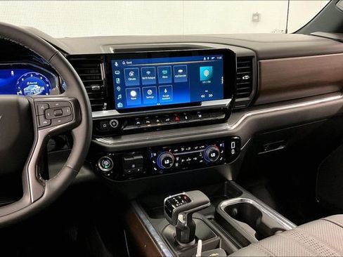 Used 2024 Chevrolet Silverado 1500 High Country w/ High Country Premium Package AWD/4WD image 7