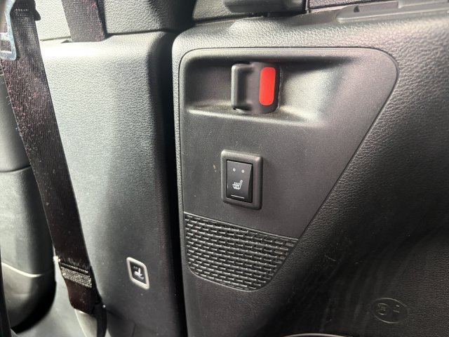 Used 2025 Chrysler Pacifica Limited FWD image 24