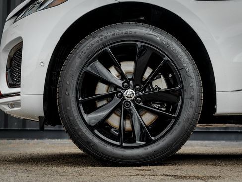 New 2026 Jaguar F-PACE R-Dynamic S image 4