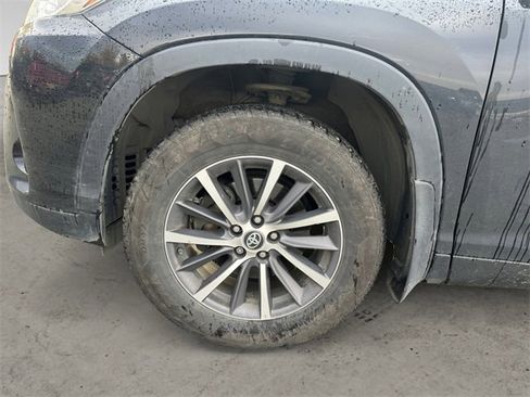 Used 2018 Toyota Highlander XLE image 10