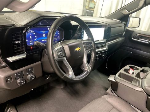 Used 2023 Chevrolet Silverado 1500 LT image 8