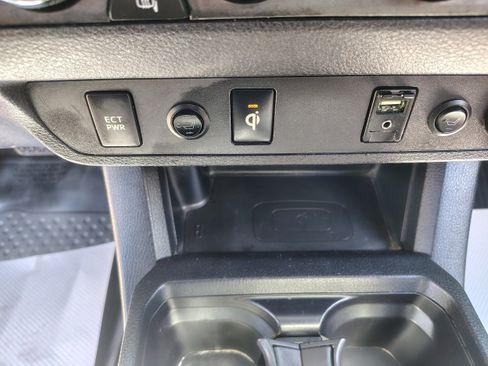 Used 2017 Toyota Tacoma TRD Off-Road w/ Tow Package (A/T) AWD/4WD image 33
