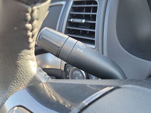 Used 2019 Ford Explorer XLT w/ Equipment Group 202A image 30