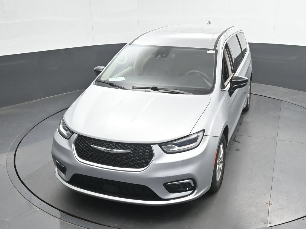 Used 2024 Chrysler Pacifica Touring-L FWD image 35