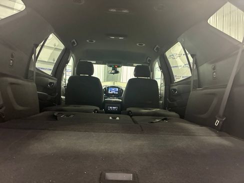 Used 2023 Chevrolet Traverse LT AWD/4WD image 37