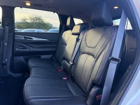 Used 2023 INFINITI QX60 Luxe w/ Performance Audio Package image 9