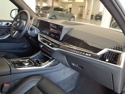 Used 2026 BMW X7 xDrive40i w/ M Sport Package AWD/4WD image 21