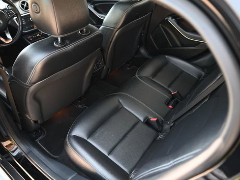 Used 2016 Mercedes-Benz GLA 250 image 15