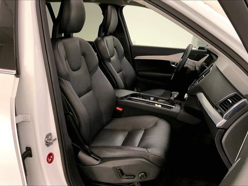 Used 2017 Volvo XC90 T6 Momentum w/ Vision Package AWD/4WD image 6