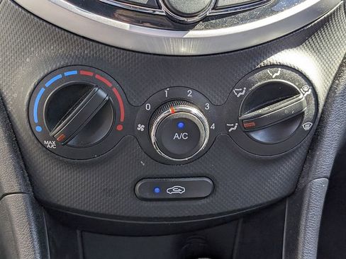 Used 2013 Hyundai Accent SE FWD image 18
