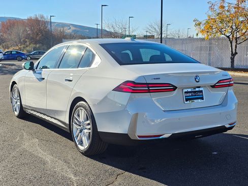 Certified 2025 BMW 530i xDrive 530i xDrive w/ Premium Package image 4