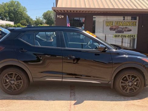 Used 2022 Nissan Kicks SR w/ Premium Package FWD image 6