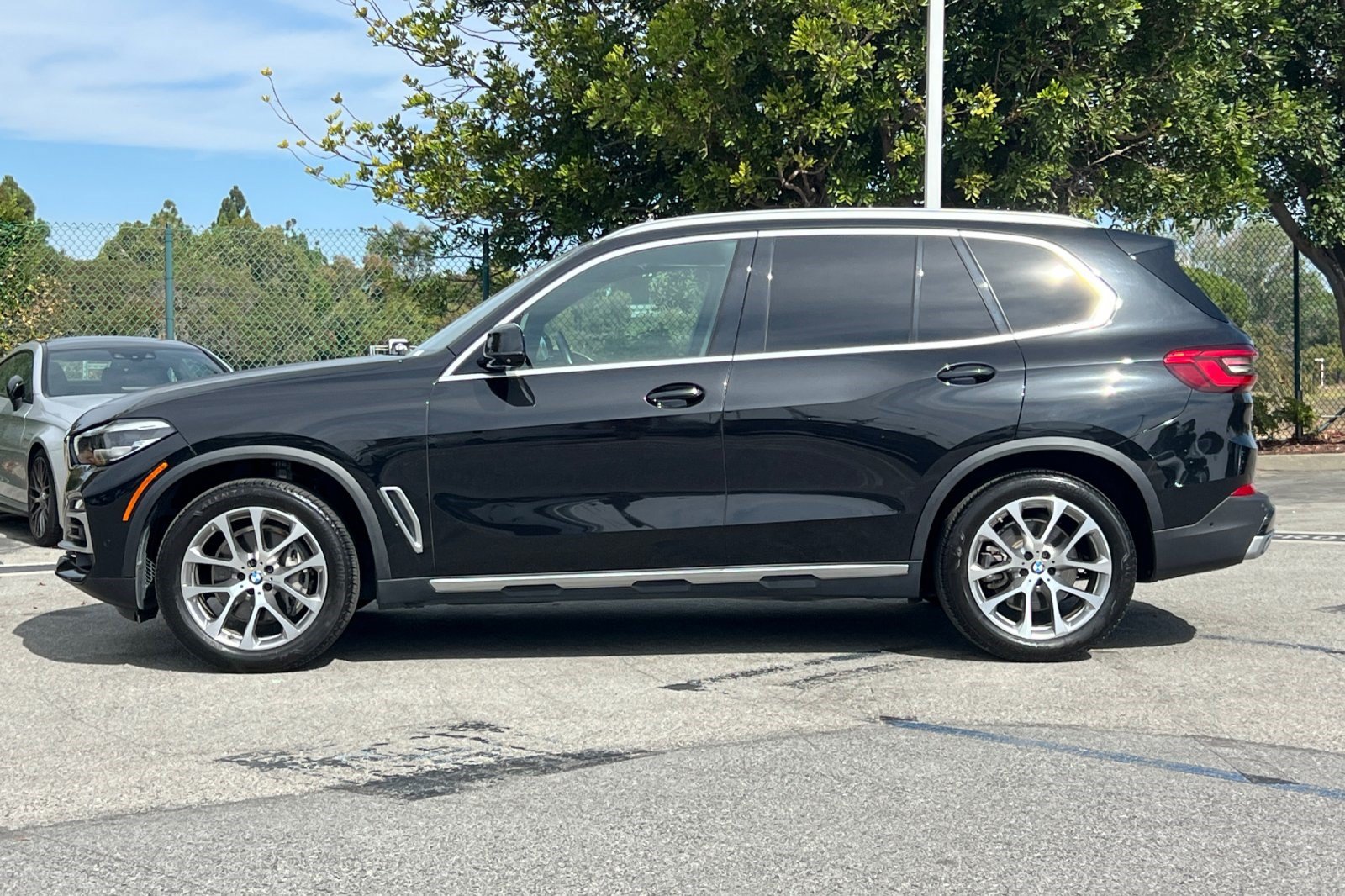 Used 2020 BMW X5 xDrive40i w/ Premium Package AWD/4WD image 2