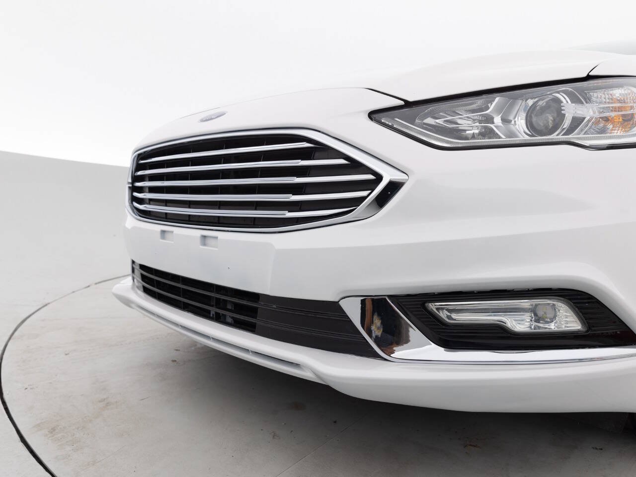 Used 2018 Ford Fusion SE w/ Equipment Group 201A FWD image 15