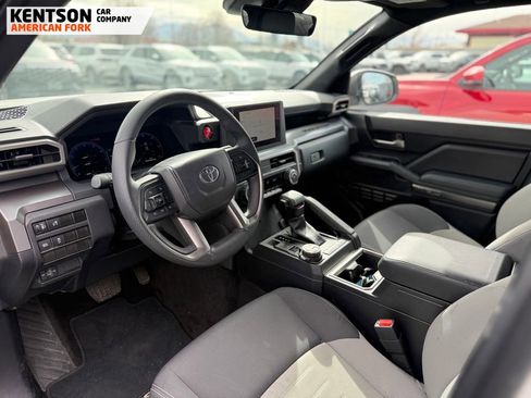 Used 2025 Toyota Tacoma TRD Off-Road image 4