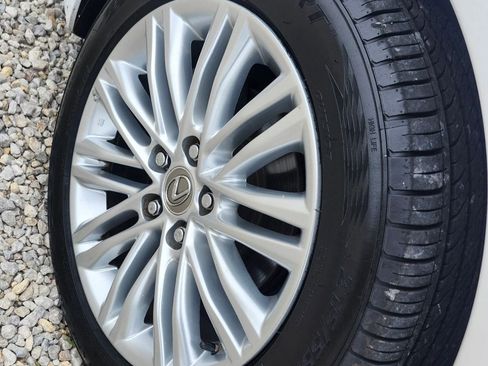 Used 2015 Lexus ES 350 w/ Luxury Package FWD image 34