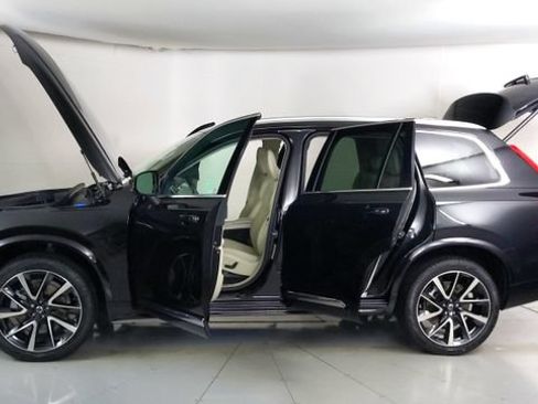 Used 2023 Volvo XC90 B5 Plus w/ Protection Package Premier AWD/4WD image 14