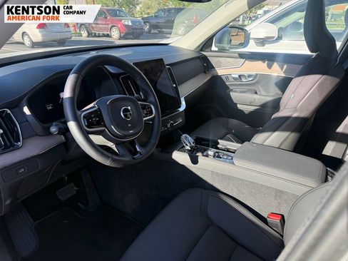Used 2025 Volvo XC90 B6 Plus AWD/4WD image 3