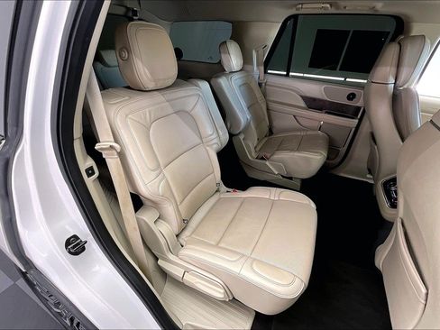 Used 2018 Lincoln Navigator Reserve w/ Technology Package AWD/4WD image 18