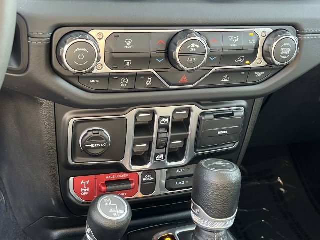 Certified 2026 Jeep Gladiator Mojave AWD/4WD image 30