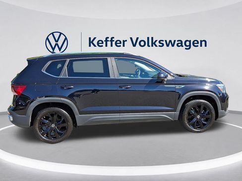 Certified 2023 Volkswagen Taos SE w/ Panoramic Sunroof Package FWD image 7
