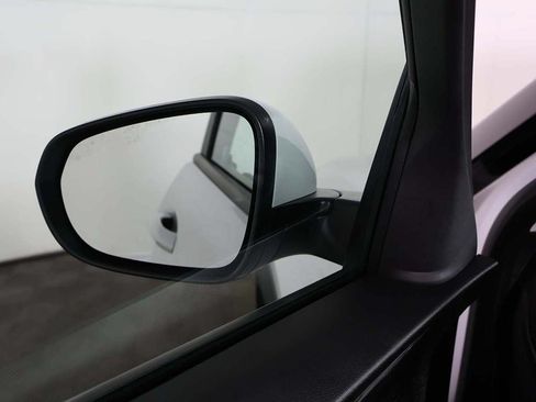Used 2025 Chevrolet TrailBlazer LT AWD/4WD image 32