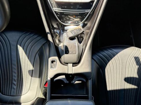 Used 2020 Aston Martin DB11 Coupe RWD image 21