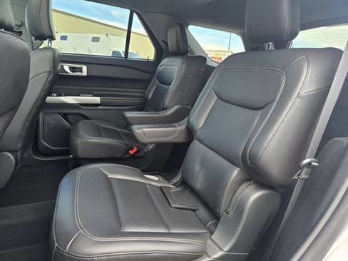 Used 2024 Ford Explorer XLT w/ Equipment Group 202A AWD/4WD image 14