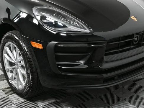 Certified 2025 Porsche Macan image 38
