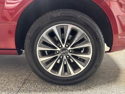 Used 2017 Lincoln Navigator Select image 29