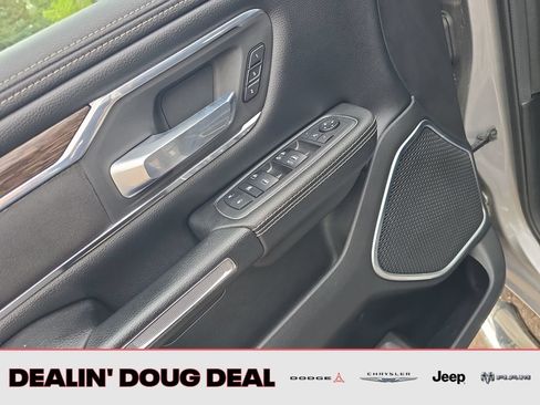 Used 2019 RAM 1500 Laramie AWD/4WD image 12