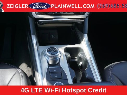 Used 2023 Ford Explorer XLT w/ Equipment Group 202A AWD/4WD image 17