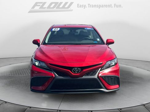 Used 2021 Toyota Camry SE FWD image 3