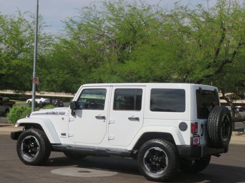 Used 2014 Jeep Wrangler Unlimited Sahara AWD/4WD image 5
