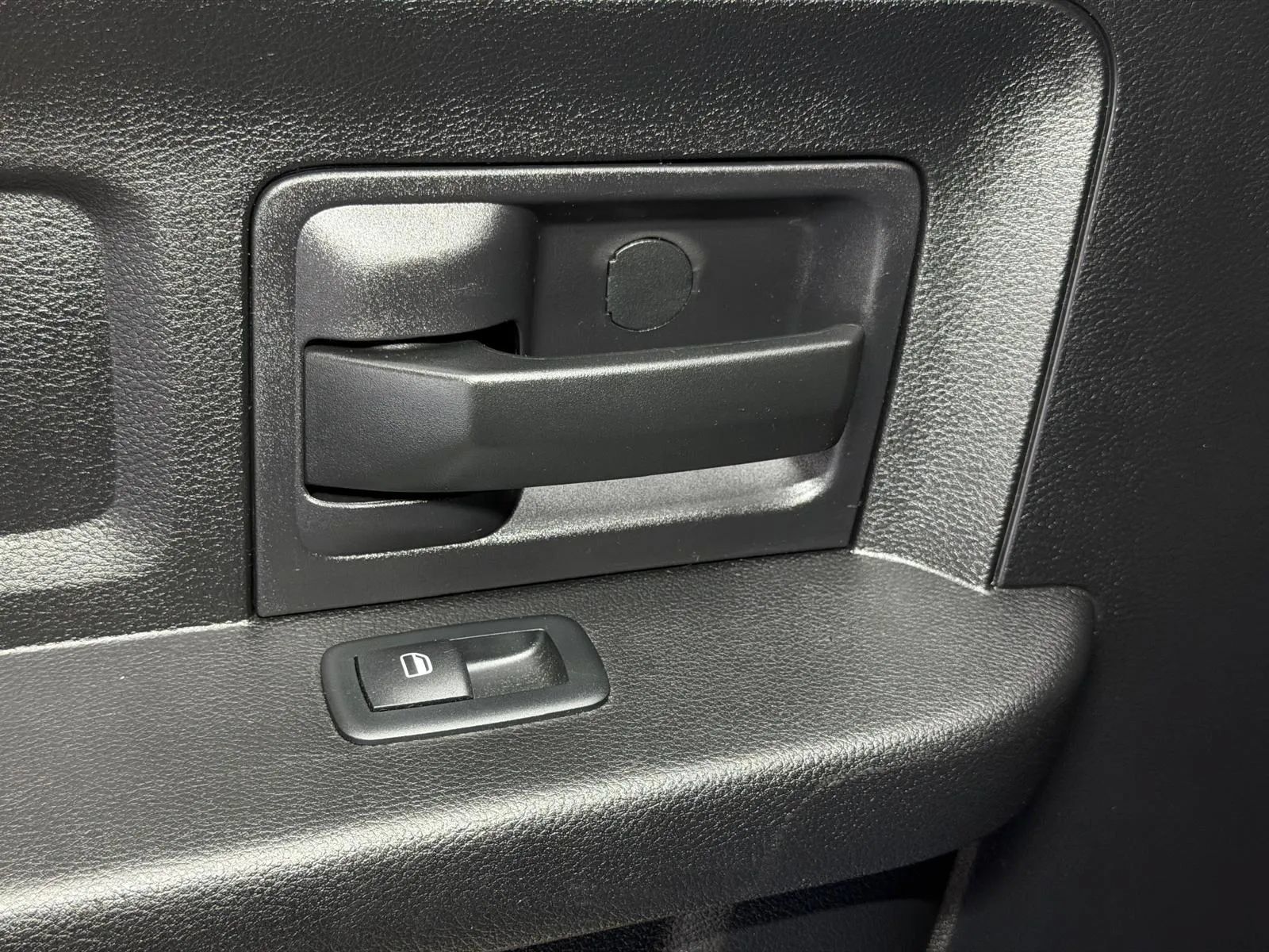 Used 2018 RAM 2500 Tradesman w/ Chrome Appearance Group RWD image 16