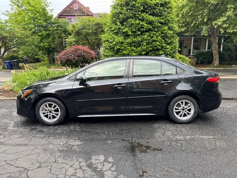 Used 2022 Toyota Corolla LE w/ Premium Interior Package FWD image 7