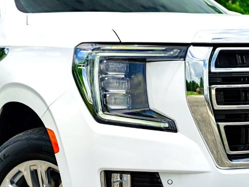 Used 2023 GMC Yukon XL SLT w/ SLT Luxury Package AWD/4WD image 4