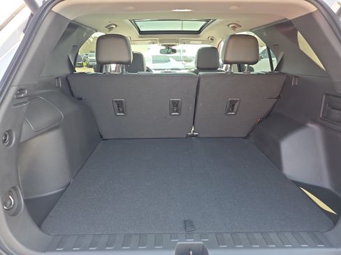 Used 2023 Chevrolet Equinox Premier AWD/4WD image 12