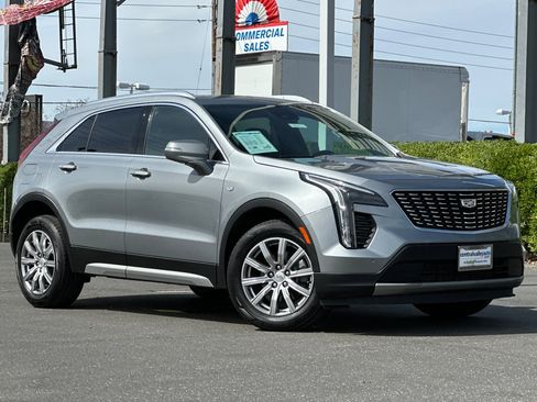 Used 2023 Cadillac XT4 Premium Luxury AWD/4WD image 2
