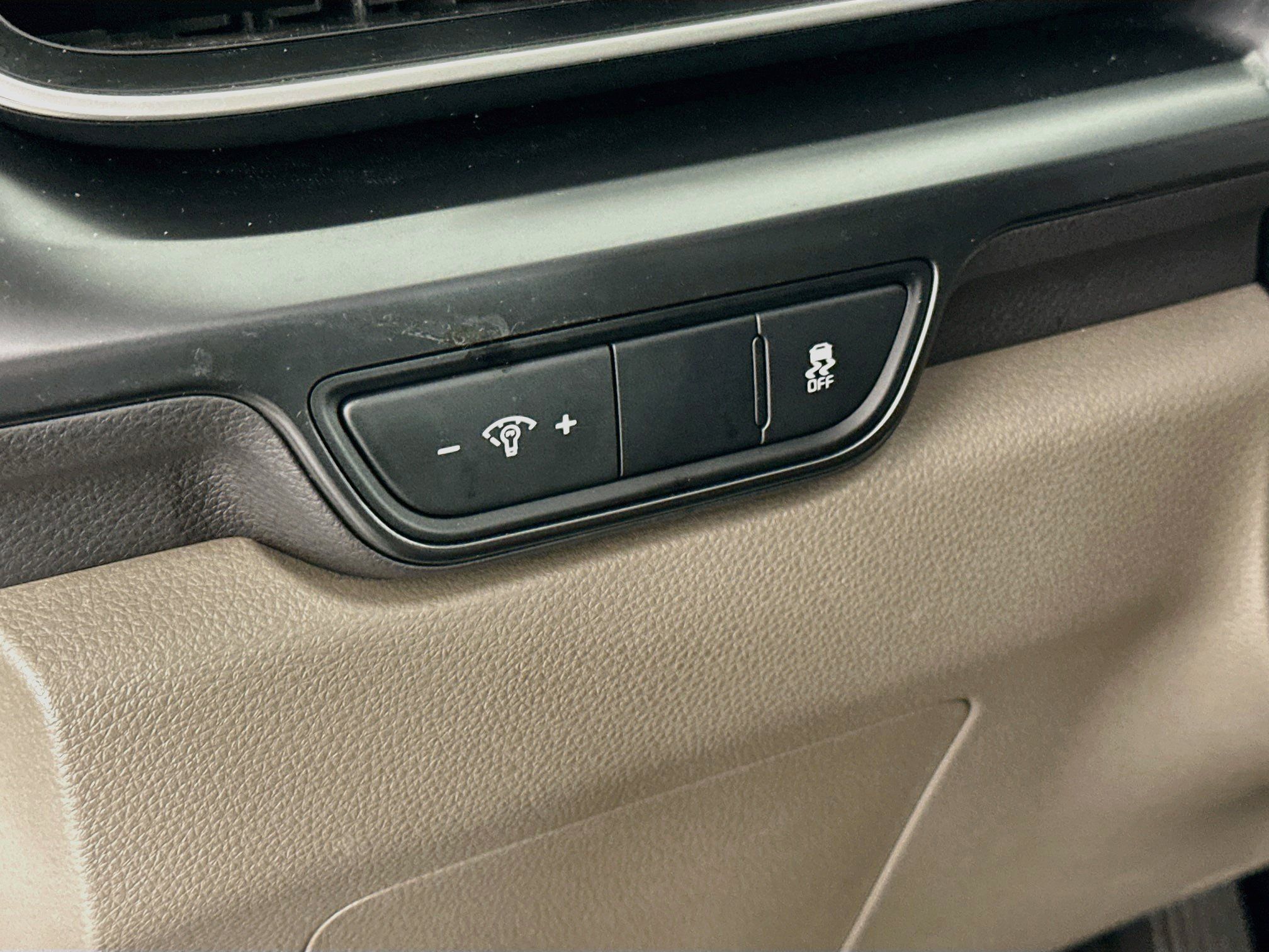 Used 2025 Kia Carnival FWD image 16