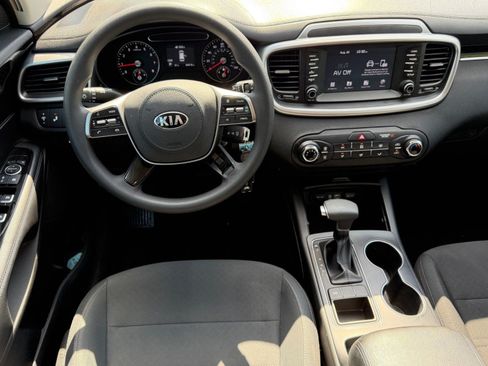 Used 2019 Kia Sorento FWD image 18