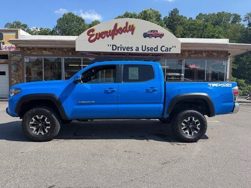 Used 2021 Toyota Tacoma TRD Off-Road AWD/4WD image 2