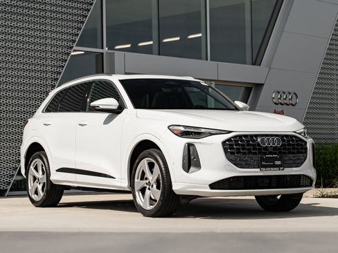 Certified 2025 Audi Q5 Premium w/ Premium Plus AWD/4WD image 1