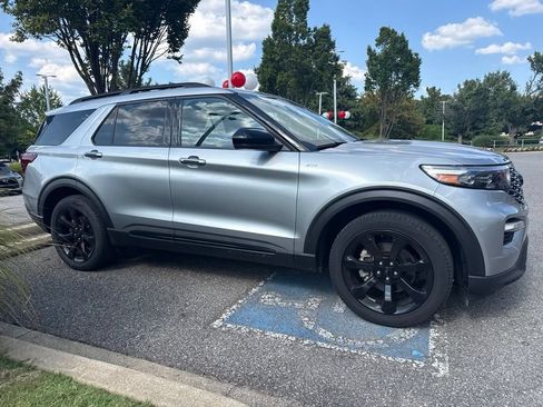 Used 2023 Ford Explorer ST-Line w/ Class IV Trailer Tow Package AWD/4WD image 2