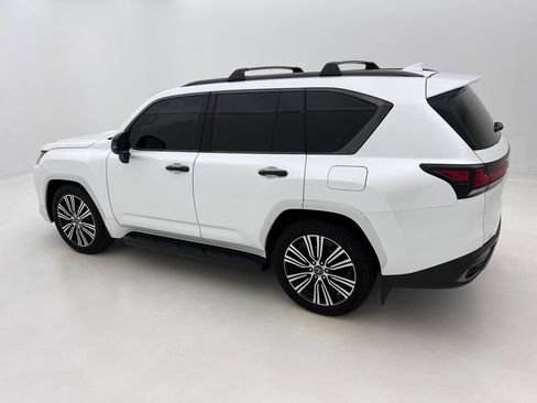 Used 2024 Lexus LX 600 4WD w/ Luxury Package image 13