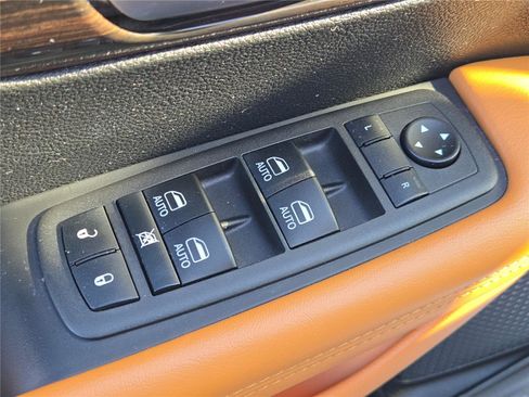 Certified 2022 Chrysler Pacifica Pinnacle AWD/4WD image 29