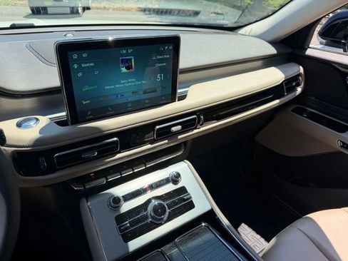 Used 2022 Lincoln Aviator AWD w/ Premium Package image 20
